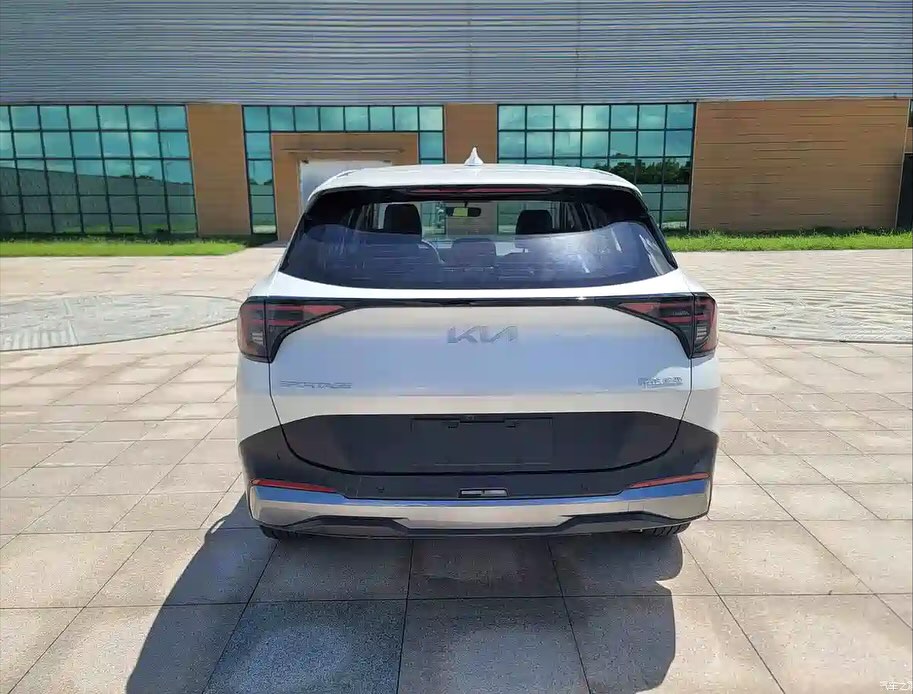 back view 2026 Kia Sportage