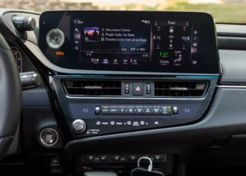 Infotainment of the 2022 Lexus ES 350