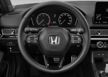 An image showing the car steering of a 2022 Honda Civic.
