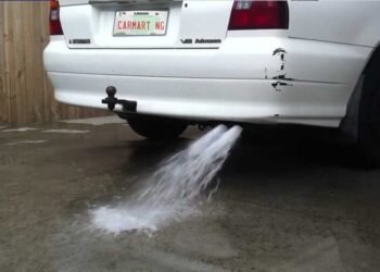 4 Major Reasons Why Water is Coming Out from the Exhaust Pipe of Your Car