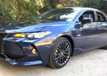 Here’s Why The 2020 Toyota Avalon Hybrid Is a Great Family Car