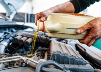 Should Car Engine Oil be Changed Based on Mileage or Time?
