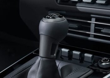 Should I Still Learn To Drive a Manual Now That Automatic Cars Are Everywhere