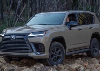 2025 Lexus LX 700h
