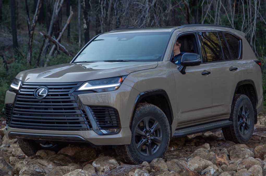 2025 Lexus LX 700h