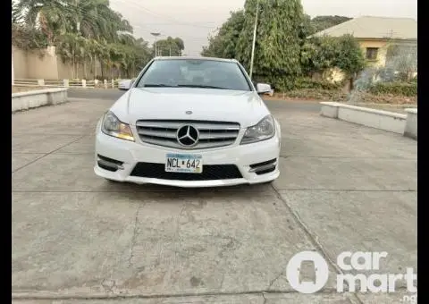 Super clean 2012 Mercedes Benz C300 - 1/5