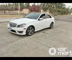 Super clean 2012 Mercedes Benz C300