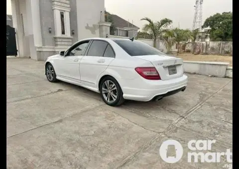 Super clean 2012 Mercedes Benz C300 - 5/5