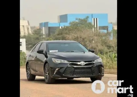 Foreign used 2016 Toyota Camry XSE - 2/5