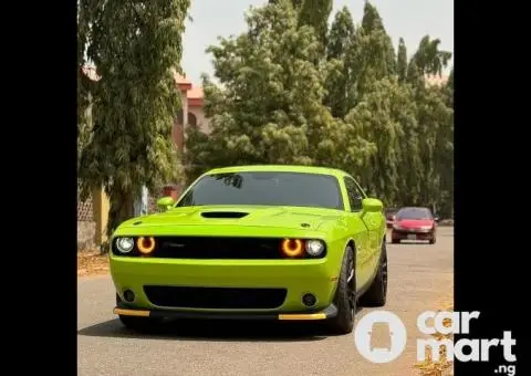 Foreign used 2022 Dodge Challenger - 1/5