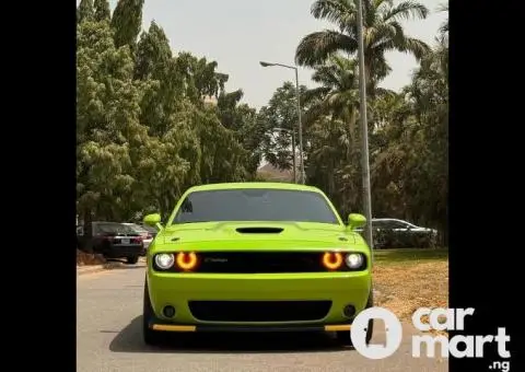 Foreign used 2022 Dodge Challenger - 3/5