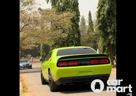 Foreign used 2022 Dodge Challenger - 5/5