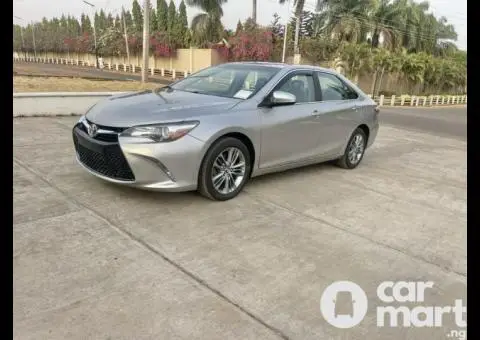 Foreign used 2017 Toyota Camry SE - 1/5