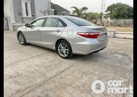 Foreign used 2017 Toyota Camry SE - 4/5