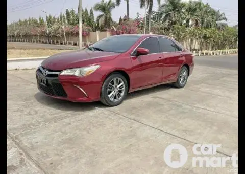 Super clean 2016 Toyota Camry SE - 1/5