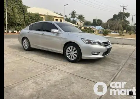 Super clean 2013 Honda Accord - 2/5