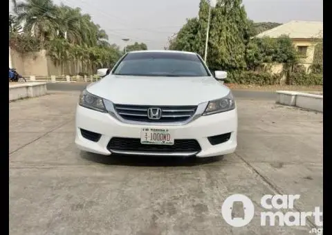 Super clean 2013 Honda Accord - 2/5