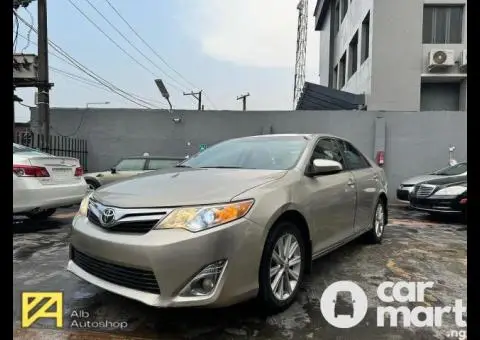 2014 Toyota Camry XLE - 2/5