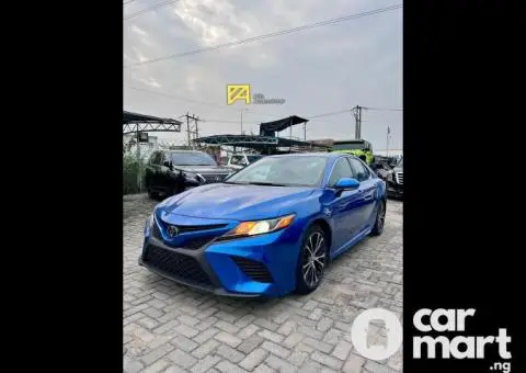 2019 Toyota Camry SE - 2/5