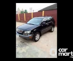 Nigeria neatly used 2003 Lexus Rx 300 model - 1