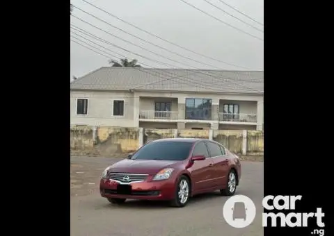 Super clean 2008 Nissan Altima - 1/5