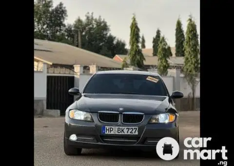 Super clean BMW 3 Series - 2/5