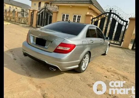 Super clean 2014 Mercedes Benz C300 - 4/5