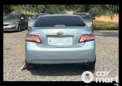 Very Clean Toyota Camry 2009 Model - 3/5