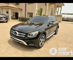 Super clean 2016 Mercedes Benz GLC300