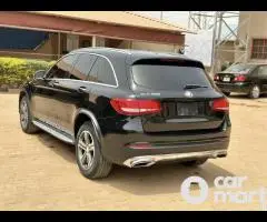 Super clean 2016 Mercedes Benz GLC300