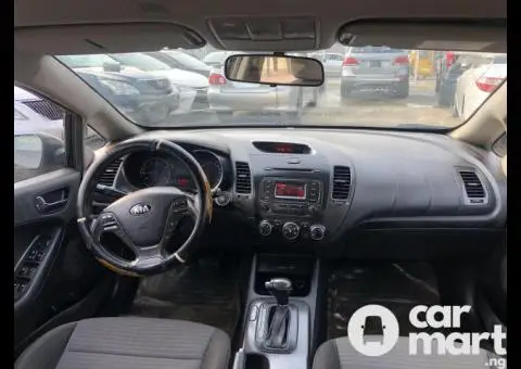 Nigerian Used 2015 Kia Cerato - 2/5