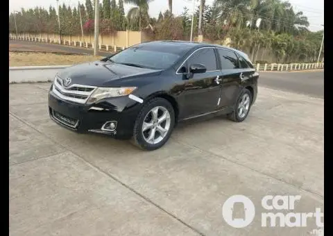 Super clean keyless 2010 Toyota Venza - 2/5