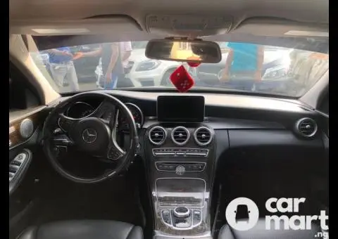 Nigerian Used 2018 Mercedes Benz C300 - 2/5