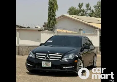 Super clean 2012 Mercedes Benz C350 - 1/5