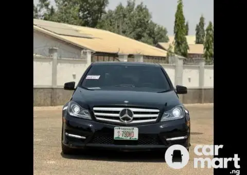 Super clean 2012 Mercedes Benz C350 - 2/5