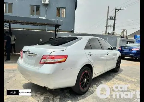 Used 2010 Toyota Camry LE - 4/5