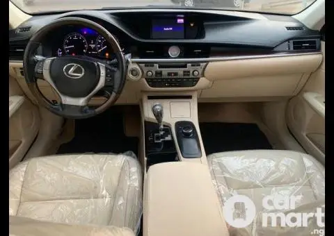 Super clean 2018 Lexus ES350 - 3/5