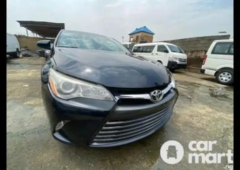 Used Toyota Camry 2015 - 2/5