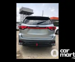 Used 2019 Toyota Highlander - 5