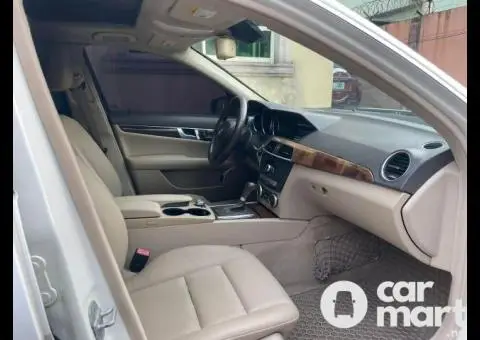 2012 Mercedes Benz C300 4MATIC - 3/5