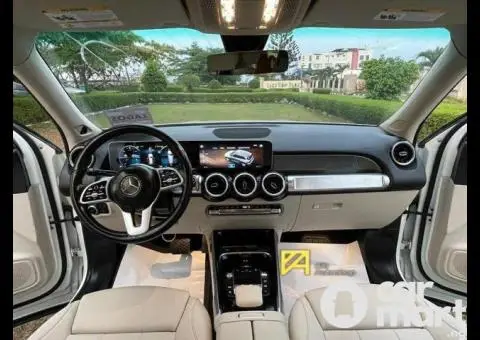 2020 Mercedes Benz GLB250 4Matic - 2/5