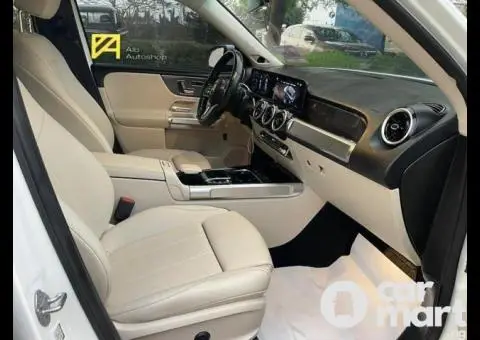 2020 Mercedes Benz GLB250 4Matic - 3/5