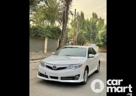 2014 Toyota Camry - 2/5