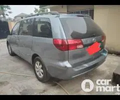 Used Toyota Sienna 2005