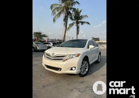 Tokunbo 2013 Toyota Venza (Limited) - 2/4