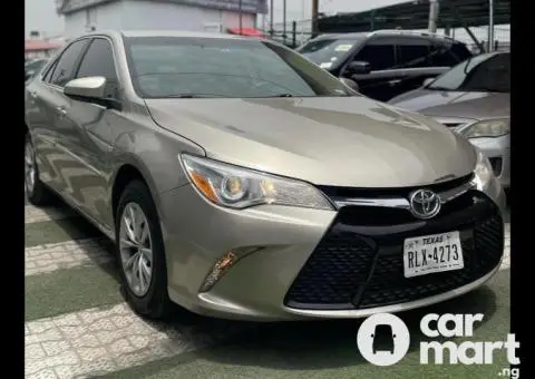 Tokunbo 2017 Toyota Camry LE - 2/5