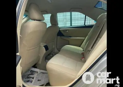 Tokunbo 2017 Toyota Camry LE - 3/5