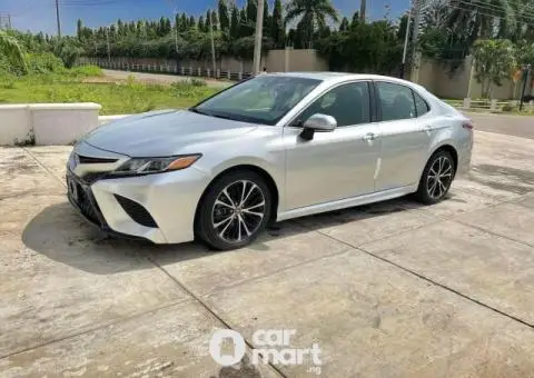 Super clean 2018 Toyota Camry SE - 1/5