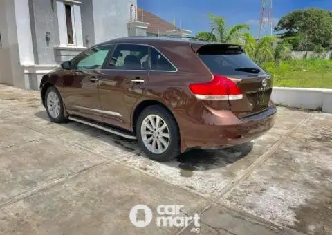 Foreign used 2010 Toyota Venza - 4/5