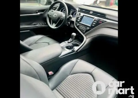 Foreign Used 2018 Toyota Camry SE Edition - 2/5